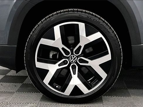 Used 2022 Volkswagen Taos SEL image 8
