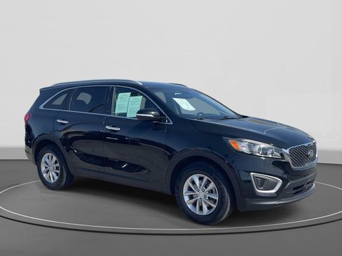 Used 2016 Kia Sorento FWD image 3