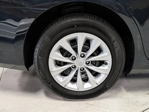 Used 2015 Toyota Camry LE FWD image 13