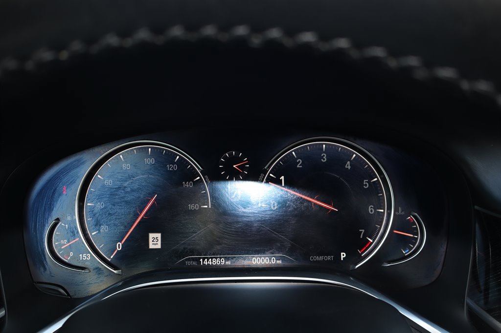 Used 2019 BMW 740i w/ Executive Package RWD image 19