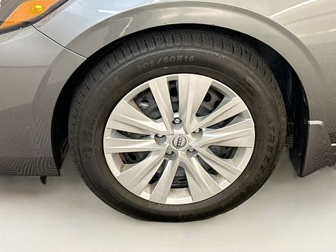 Used 2025 Nissan Sentra S FWD image 34