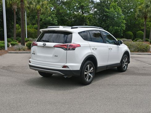 Used 2018 Toyota RAV4 XLE FWD image 3