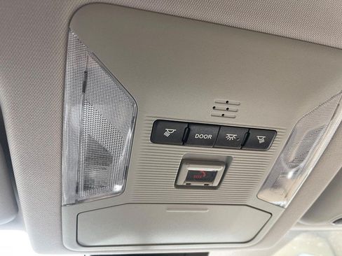 Used 2021 Toyota RAV4 LE AWD/4WD image 20