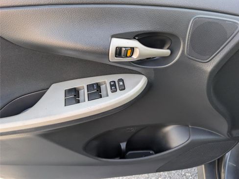 Used 2010 Toyota Corolla S image 19