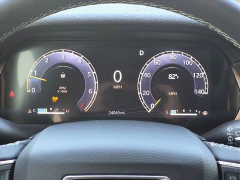 Used 2023 Jeep Grand Cherokee L Altitude AWD/4WD image 10