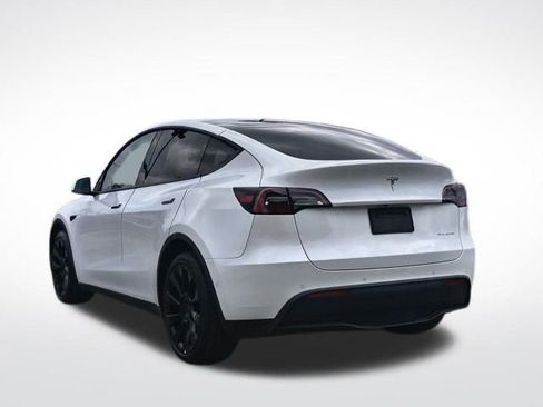 Used 2021 Tesla Model Y Long Range image 12