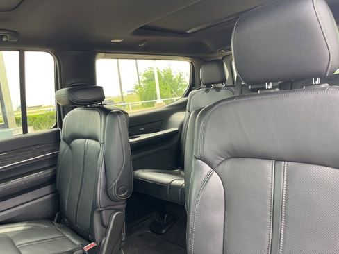 Used 2022 Jeep Wagoneer Series III w/ Premium Group I AWD/4WD image 10