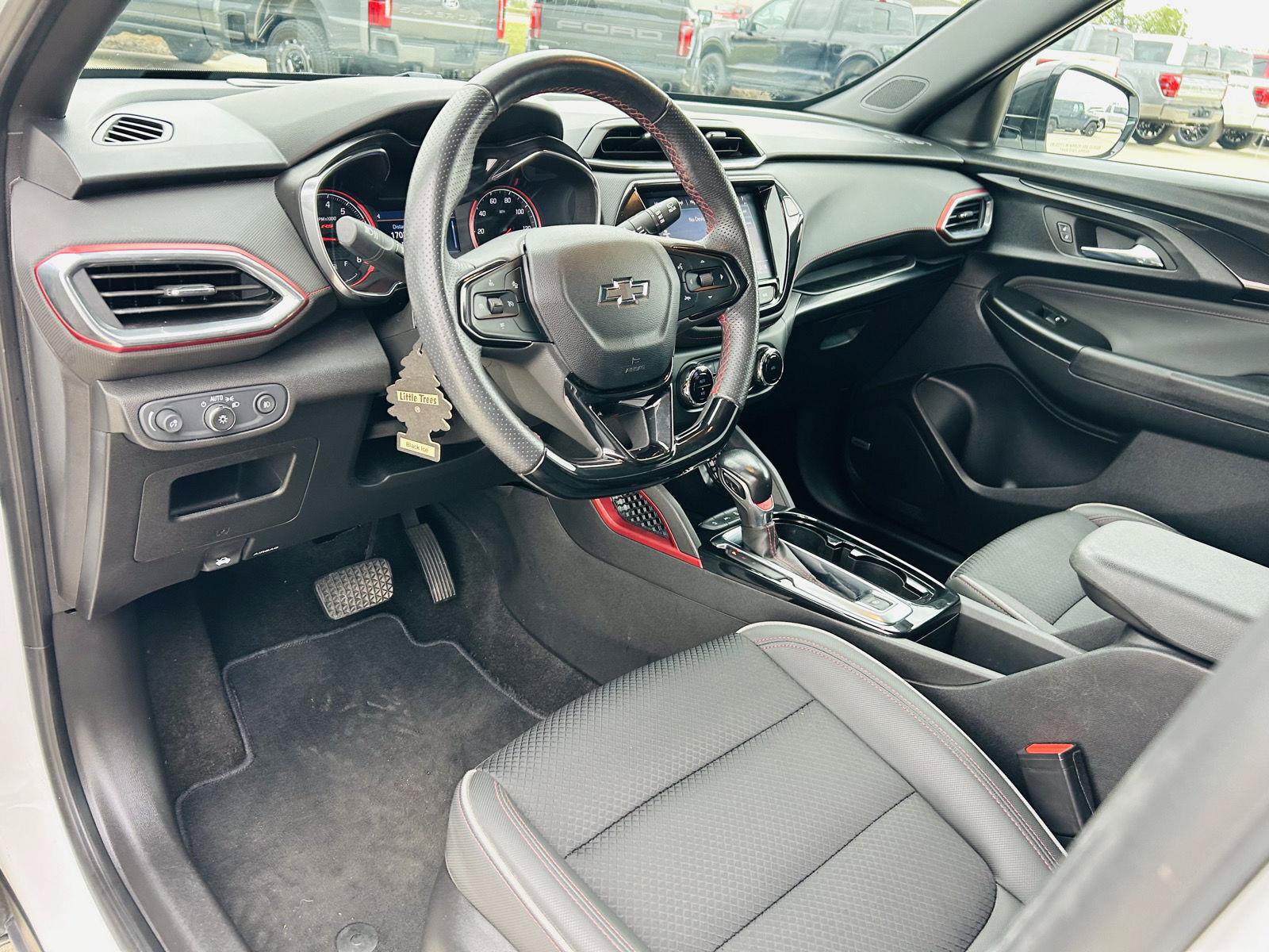 Used 2021 Chevrolet TrailBlazer RS w/ Technology Package FWD image 14