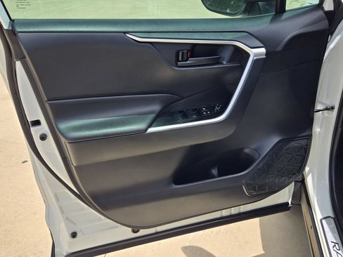 Used 2021 Toyota RAV4 LE FWD image 19