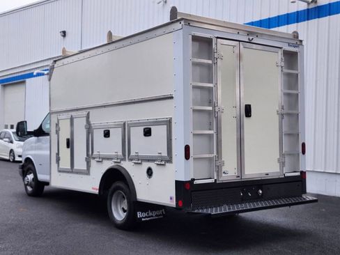 Used 2022 Chevrolet Express 3500 w/ Power Convenience Package RWD image 3
