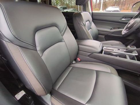 Used 2023 Nissan Pathfinder SL image 4