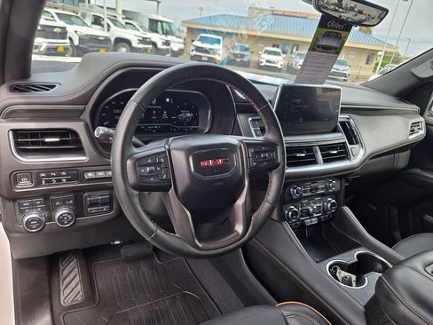 Used 2023 GMC Yukon XL AT4 w/ AT4 Premium Plus Package AWD/4WD image 6