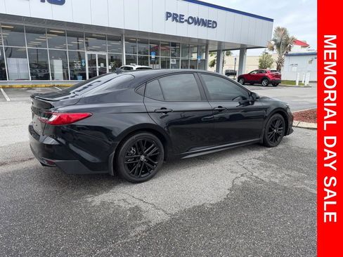 Used 2025 Toyota Camry SE FWD image 3