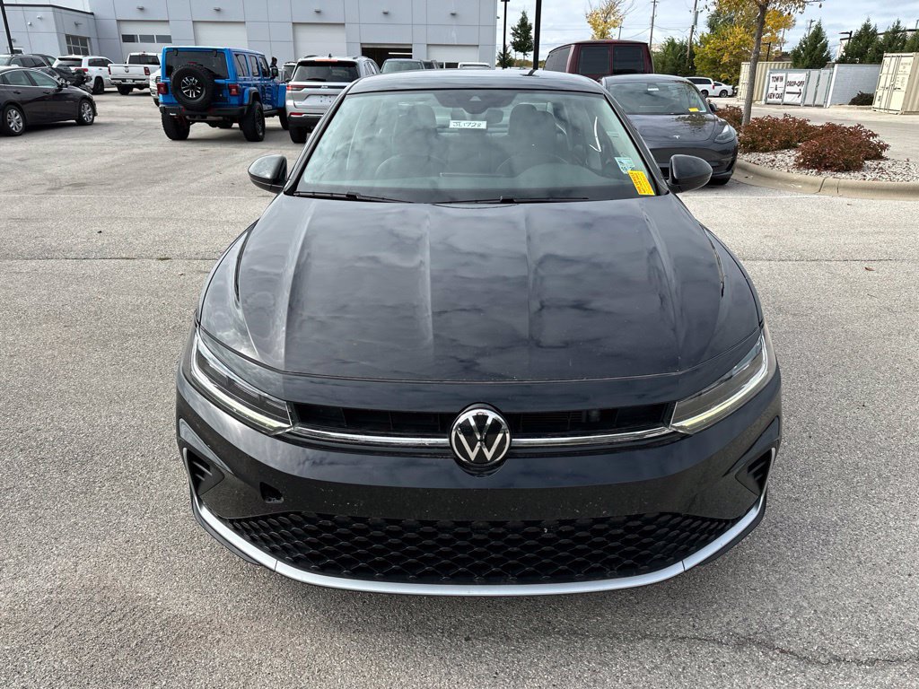 Used 2025 Volkswagen Jetta SE FWD image 3