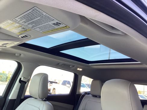 Used 2019 Ford Escape Titanium image 8