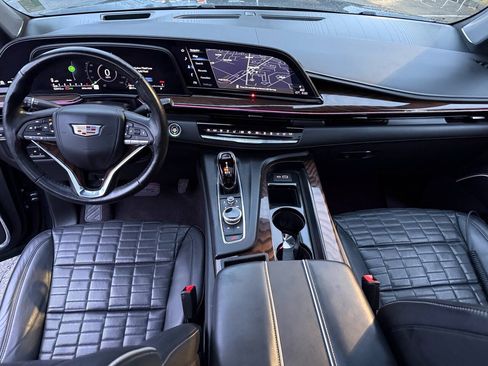 Used 2022 Cadillac Escalade Sport Platinum w/ Heavy-Duty Trailer Package AWD/4WD image 7