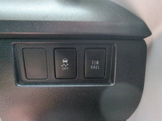 Used 2014 Toyota Tundra SR5 w/ SR5 Upgrade Package AWD/4WD image 30