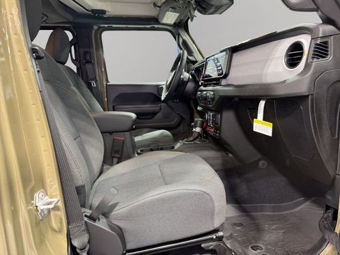 New 2025 Jeep Gladiator Willys image 15