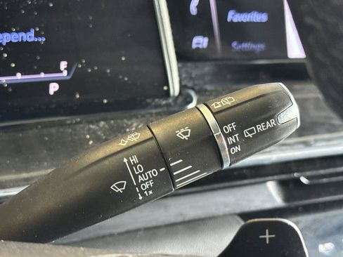 Certified 2024 Cadillac Escalade Premium Luxury image 36