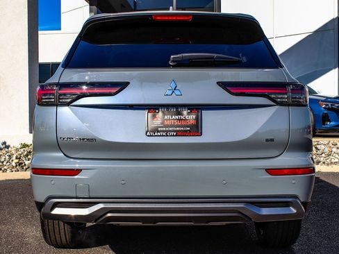 New 2025 Mitsubishi Outlander SE image 5