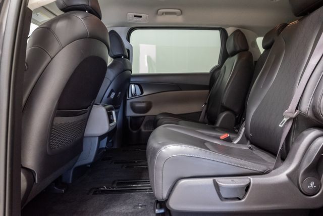 Certified 2025 Kia Carnival FWD image 23