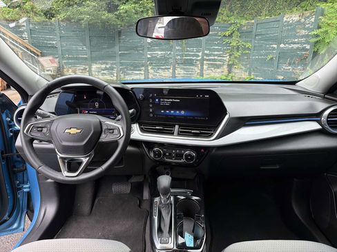 Used 2026 Chevrolet Trax LT w/ LT Convenience Package FWD image 19