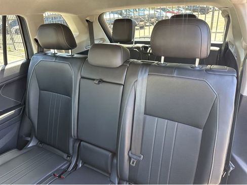 Used 2024 Volkswagen Tiguan SE image 17