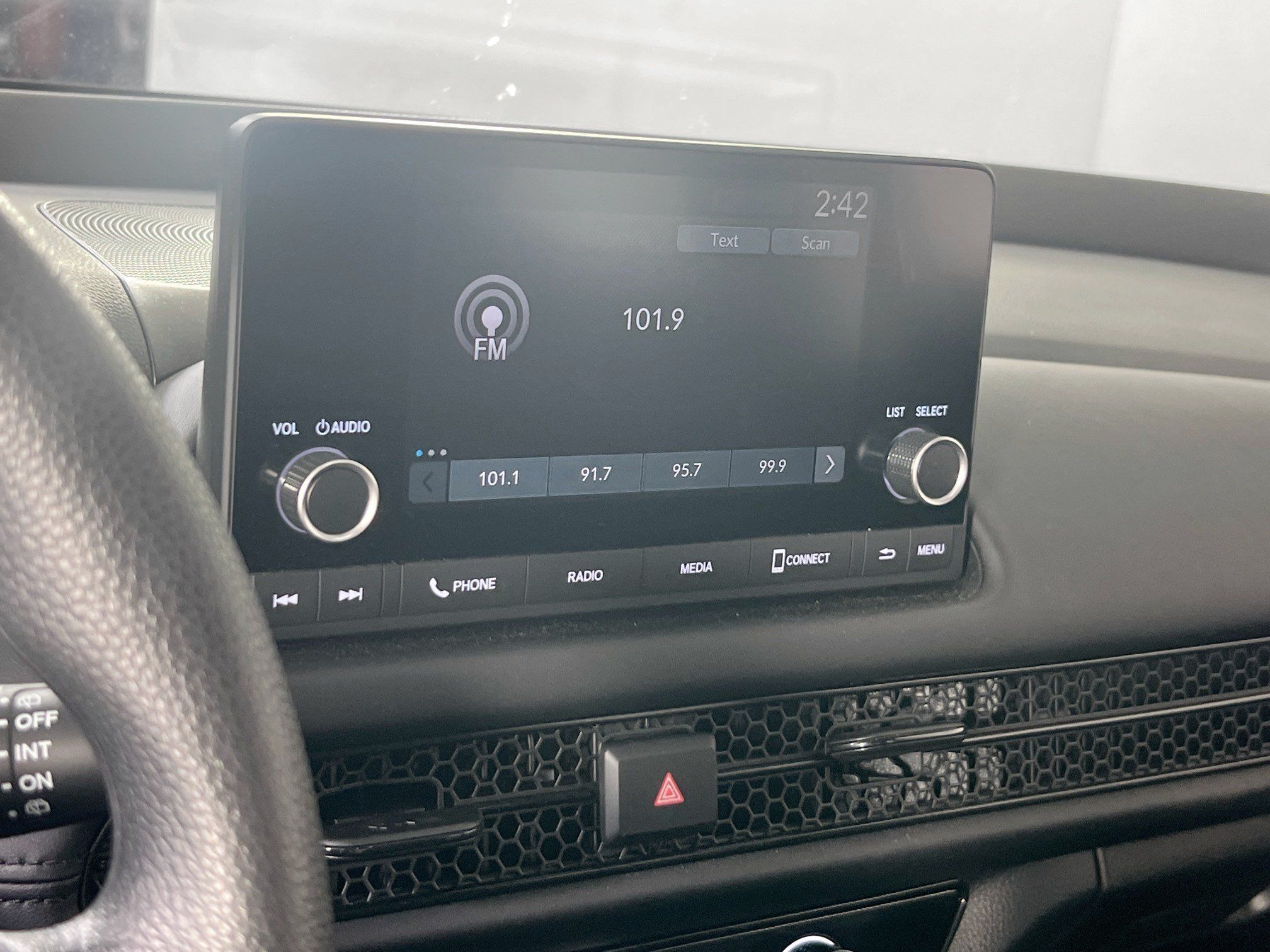 Used 2025 Honda HR-V LX image 14