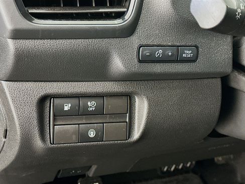 Used 2024 Nissan Leaf S image 17