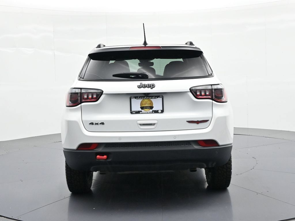 Used 2025 Jeep Compass Trailhawk AWD/4WD image 6