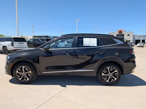 Certified 2023 Kia Sportage EX w/ EX Premium Package AWD/4WD image 2