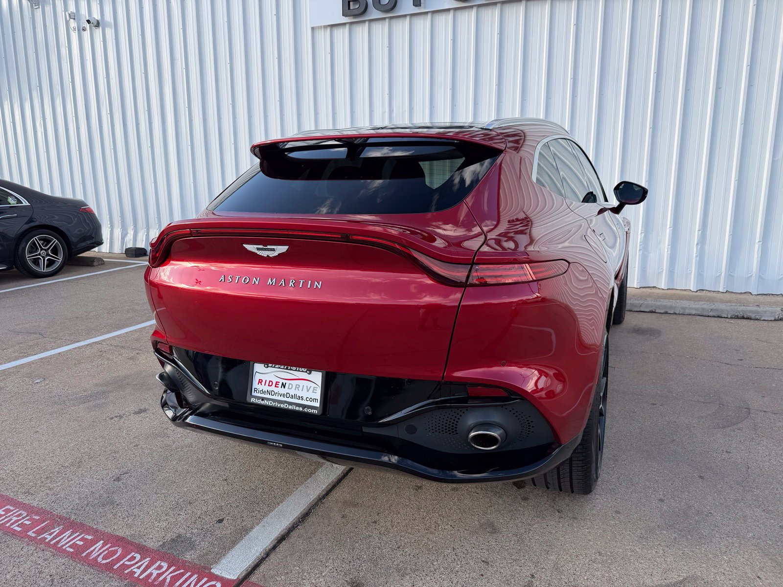 Used 2021 Aston Martin DBX AWD/4WD image 7