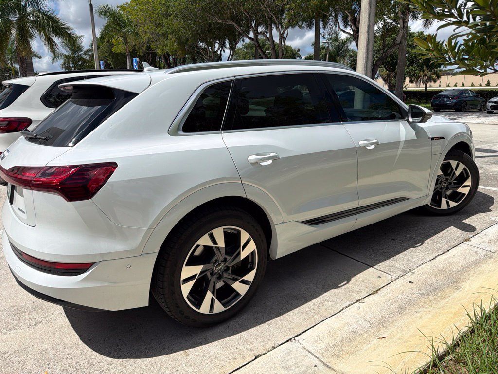Used 2022 Audi e-tron Premium Plus AWD/4WD image 7