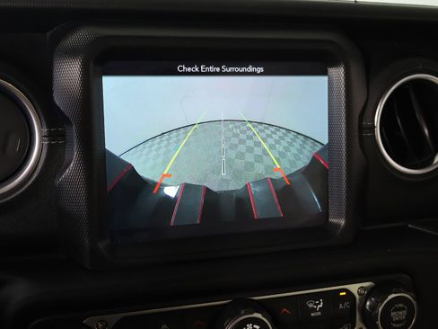Used 2019 Jeep Wrangler Unlimited Sahara AWD/4WD image 6