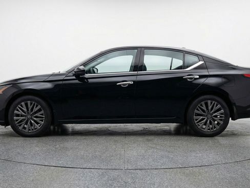 Used 2025 Nissan Altima 2.5 SV FWD image 5