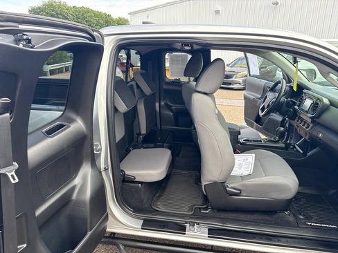 Used 2019 Toyota Tacoma SR w/ SR Convenience Package AWD/4WD image 17