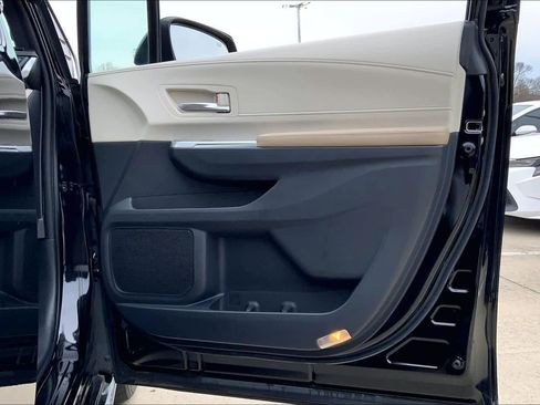 Used 2021 Toyota Sienna Limited image 23