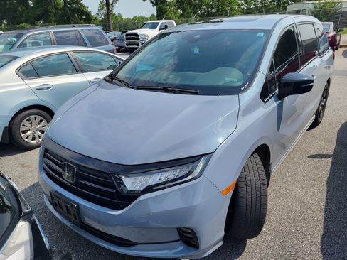 Used 2024 Honda Odyssey Sport image 2
