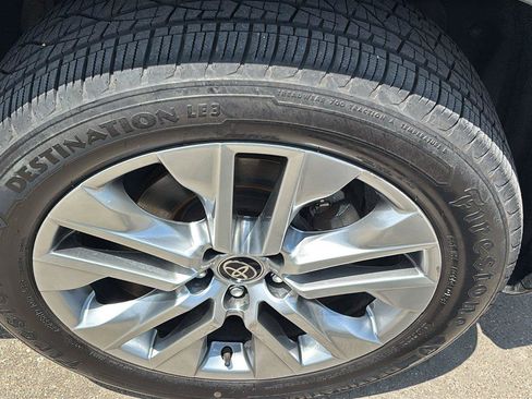 Used 2022 Toyota RAV4 XLE Premium FWD image 10