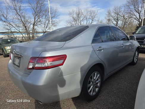 Used 2011 Toyota Camry LE image 6