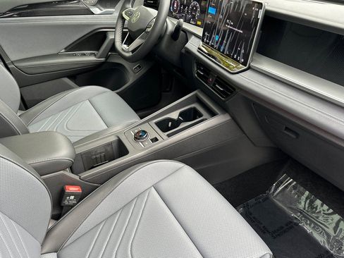 New 2026 Volkswagen Tiguan SE image 15