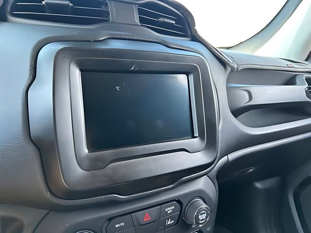 Used 2018 Jeep Renegade Altitude w/ Advanced Technology Group AWD/4WD image 27