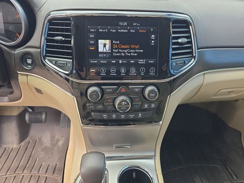 Used 2019 Jeep Grand Cherokee Overland AWD/4WD image 20