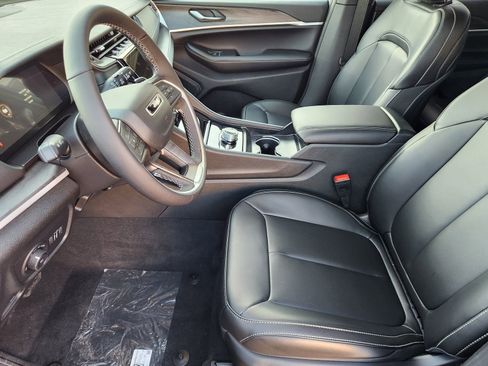 New 2025 Jeep Grand Cherokee Limited w/ Trailer Tow Package image 12