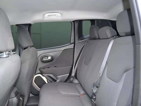 Used 2016 Jeep Renegade Latitude image 18