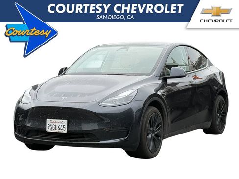 Used 2025 Tesla Model Y Long Range RWD image 1
