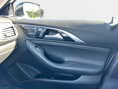 Used 2017 INFINITI QX30 Premium w/ Navigation Package image 20