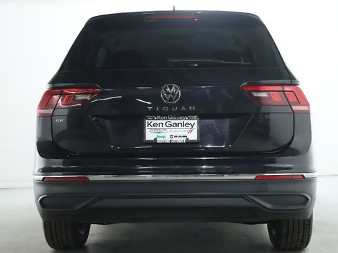 Used 2024 Volkswagen Tiguan SE image 44