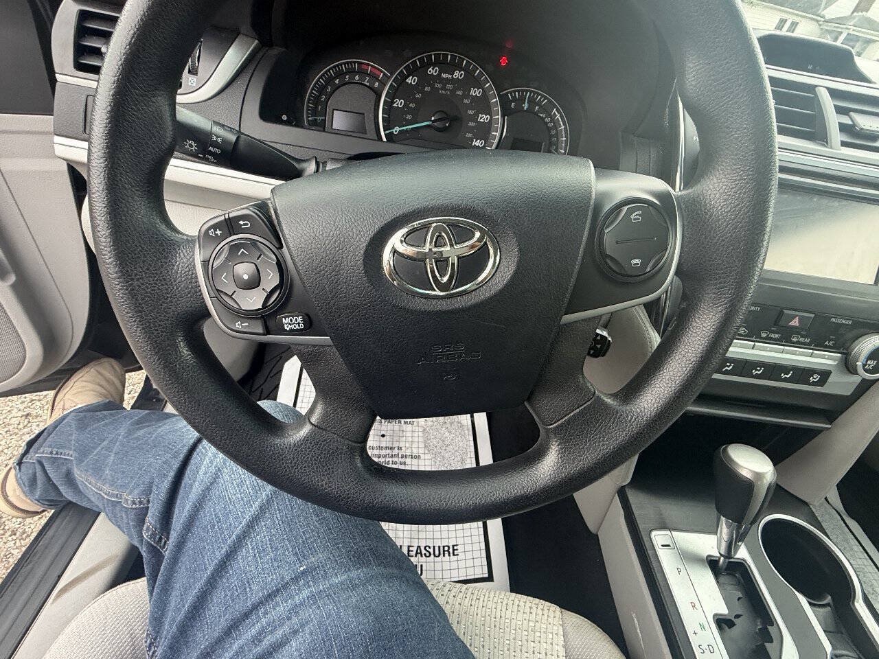 Used 2012 Toyota Camry LE FWD image 13