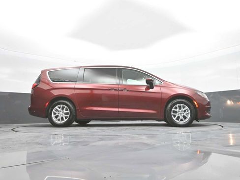 Used 2023 Chrysler Voyager LX FWD image 43